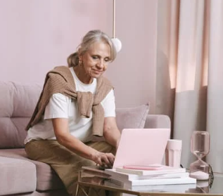 Computer and smartphone training for seniors